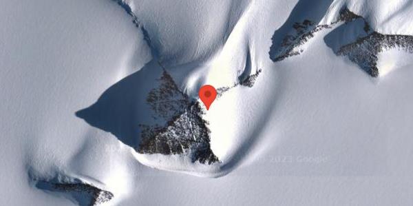在南极洲发现了神秘的“金字塔”