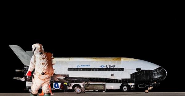 神秘的美国“太空飞机”将乘坐SpaceX猎鹰重型火箭返回轨道