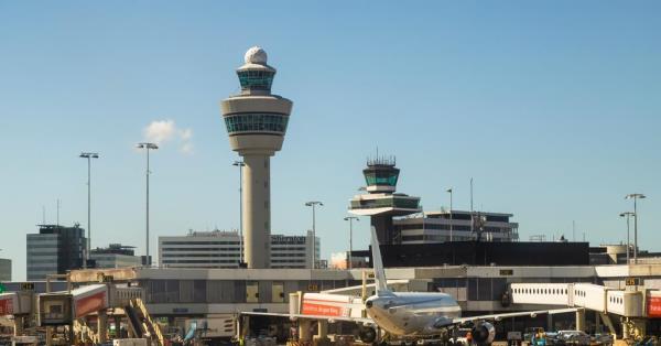 美国航空公司欢迎荷兰政府在削减史基浦机场机位问题上的态度大转变